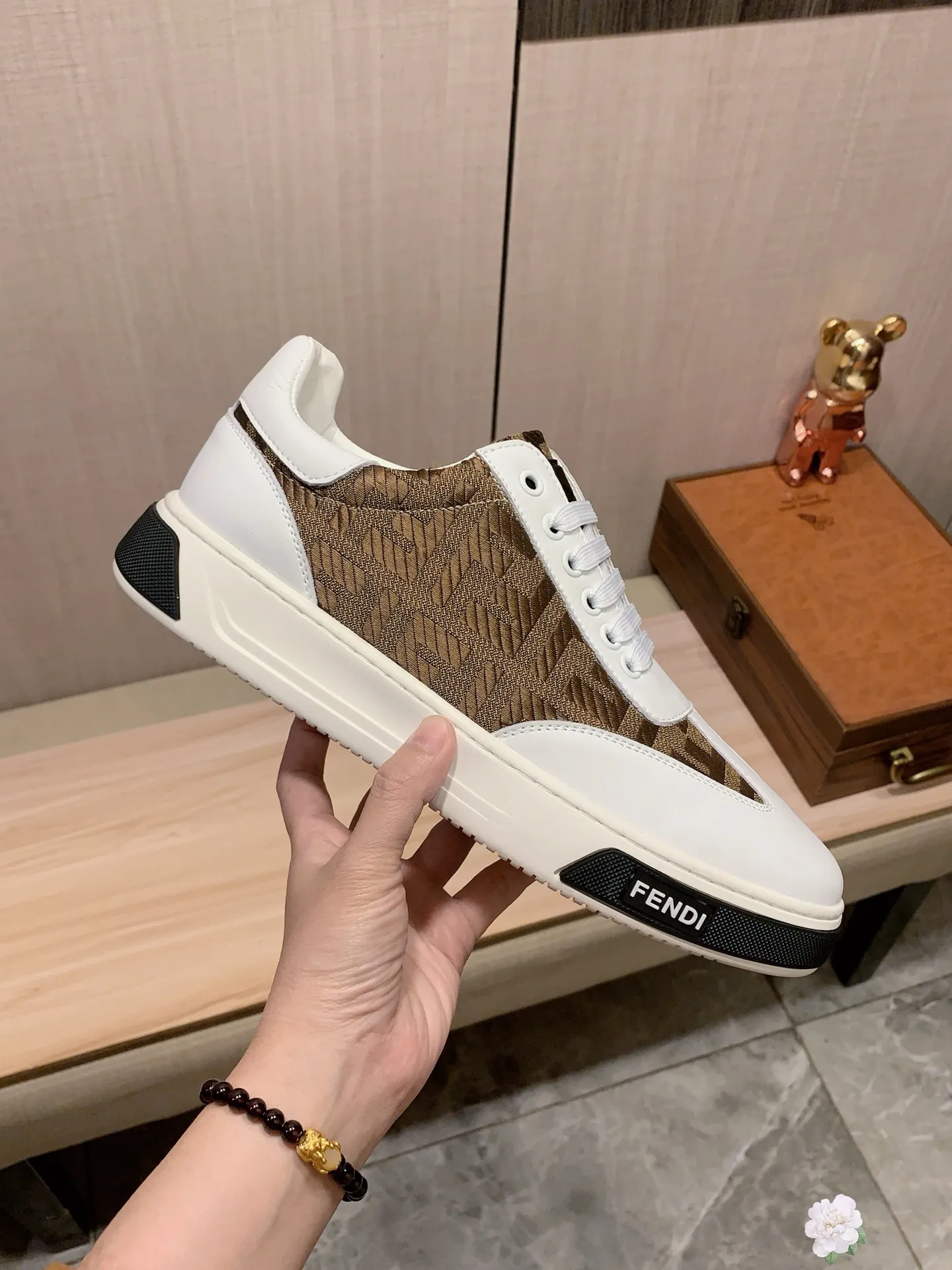 Men's men's shoes 💰420💰💰🎩🎩[Lightning][Lightning] "FENDI*" The latest and most popular casual shoes, top brand [Seduce] luxury ~ purchasing agent, top quality ~. [Strong] The upper is made of imported breathable cowhide with material ➕ breathable sheepskin feet (•) and fine workmanship. The original stylish and stylish soft rubber wear-resistant and non-slip outsole is light and comfortable on the feet. The real thing looks better when photographed in person. 0099: code: 38-44, 4️⃣ colors selected